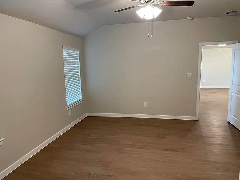 1405 Irigoyen St — Photo 15