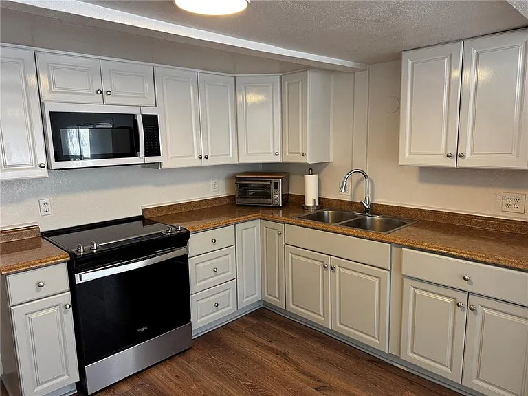 102 Laureti Ln — Photo 3
