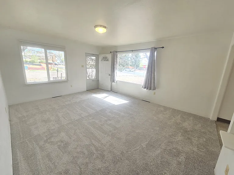3820 Meadow Ln — Photo 3