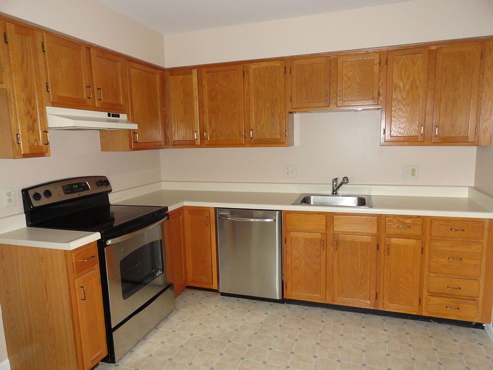 Kitchen with newer appliances