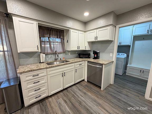 5th image of 3406 Royal Rd