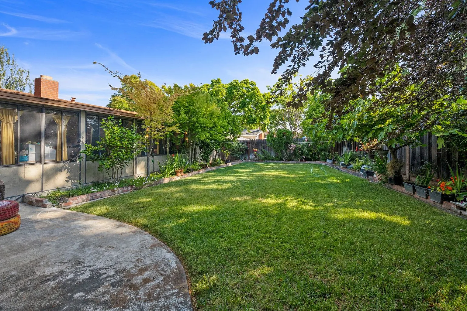 439 Kiely Blvd photo 1