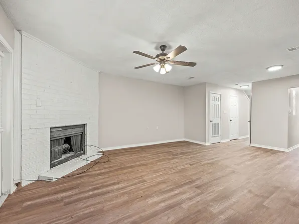 Seasons & Woodale Apartments