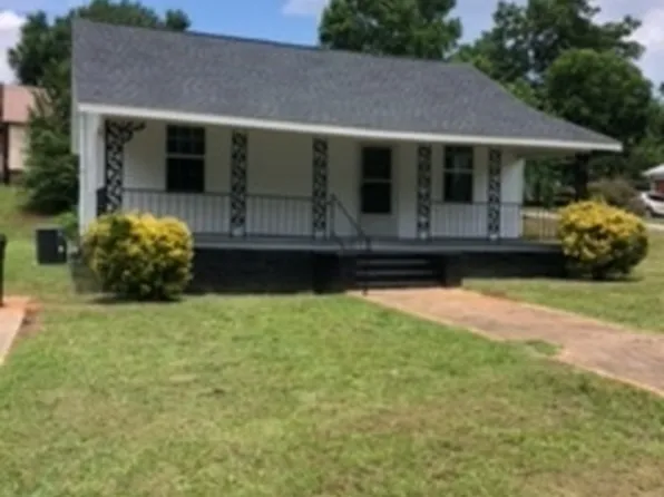 709 Spring St, Valley, AL 36854