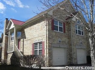 1226 Christine Ct, Vernon Hills, IL