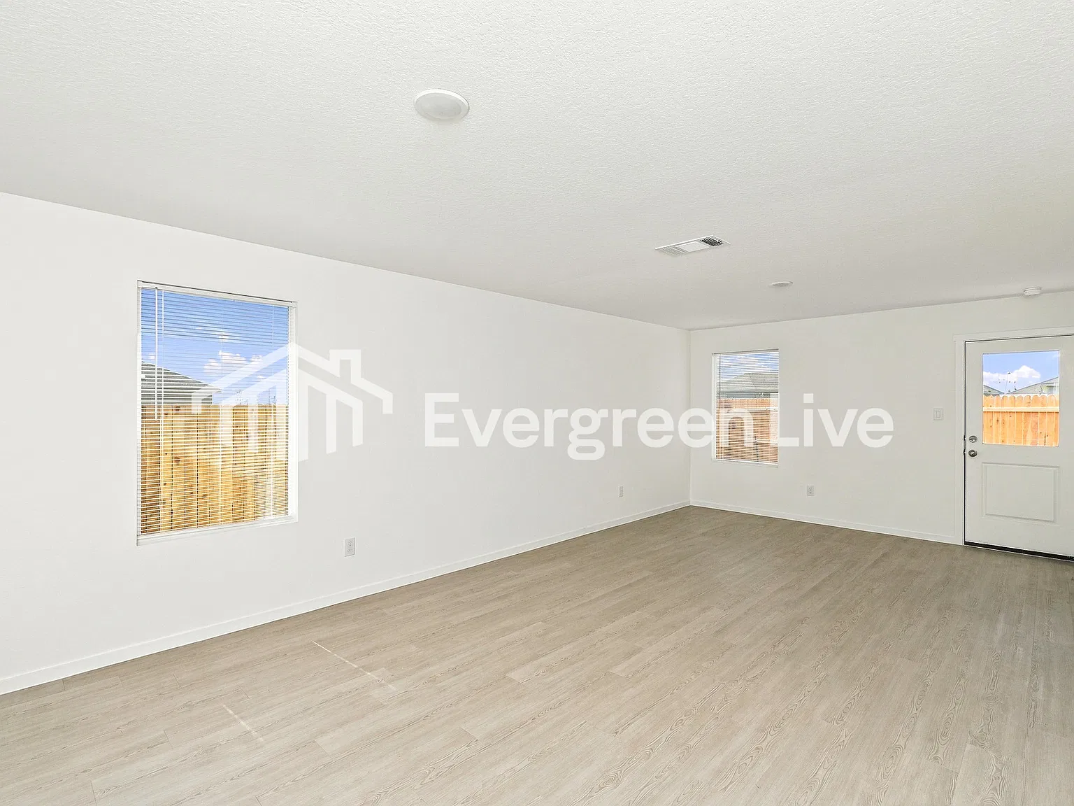 4 bed, 2.0 bath, 1483 sqft, $1,410 — Photo 3