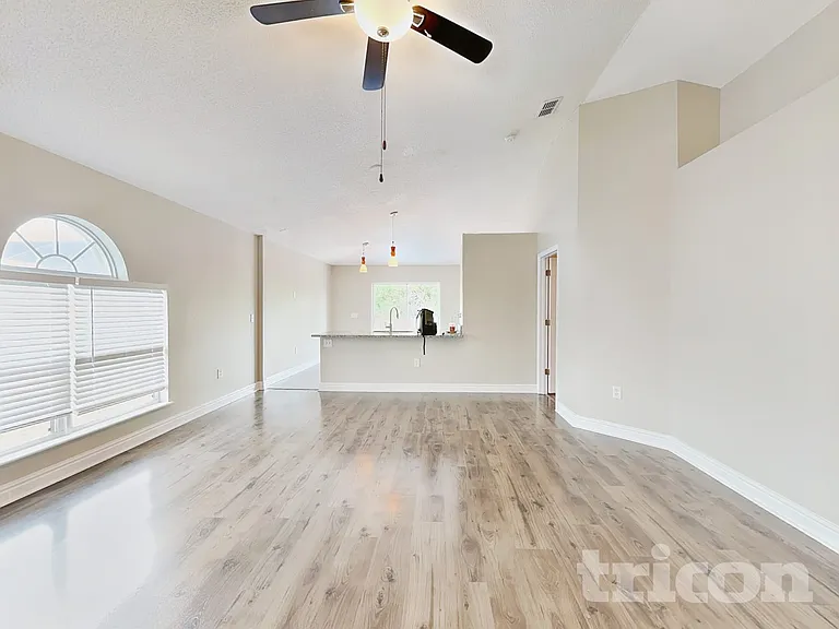 10610 Opus Dr — Photo 4