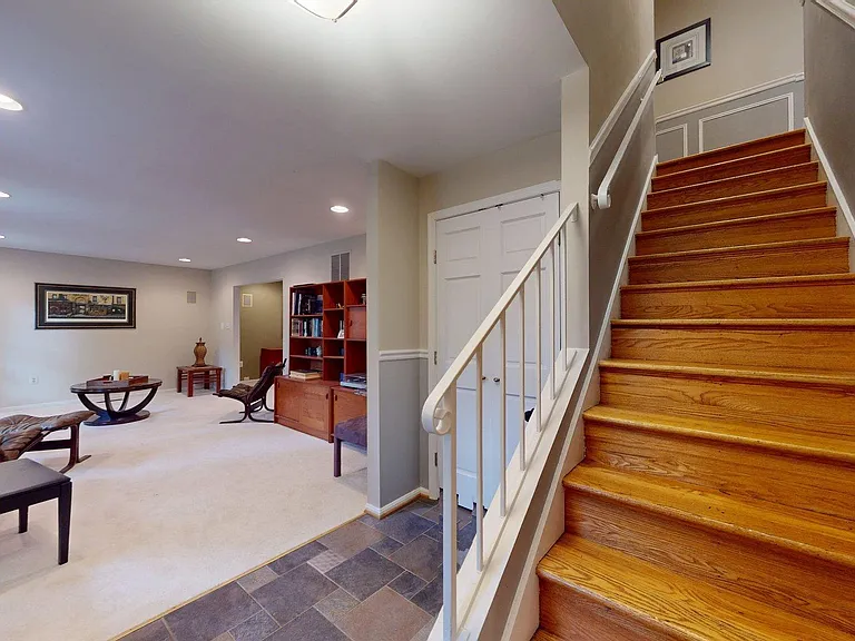 5803 Hall St — Photo 2