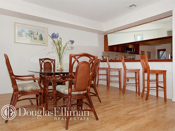 5th image of 610 Fox Hill Dr