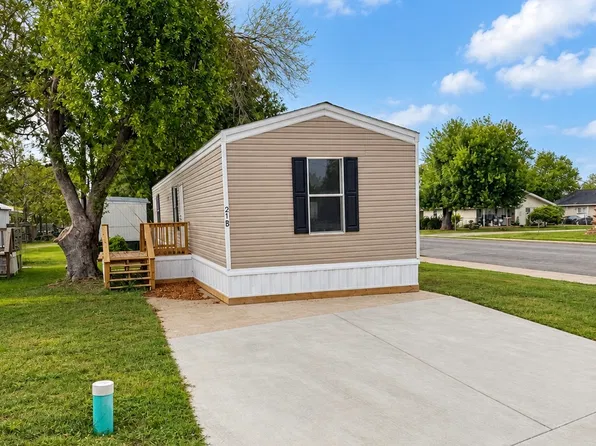 2210 E North St, Victoria, TX