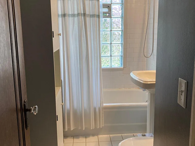 2521 Garfield Ave #202 — Photo 6