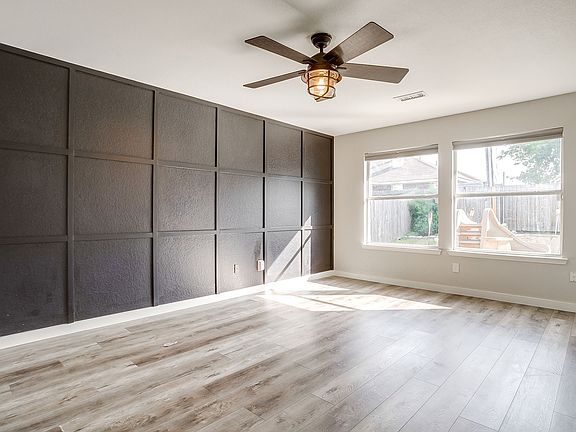 4th image of 1024 Heberle Dr