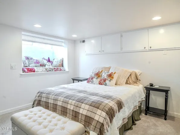 401 S 17th Ave, Yakima, WA 98902