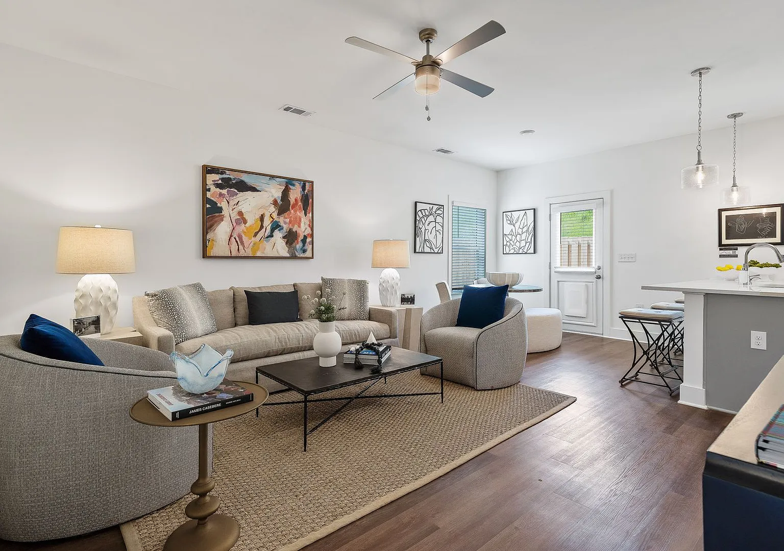 Stylish Home with Luxury Finishes and Attached Garage! — Photo 2
