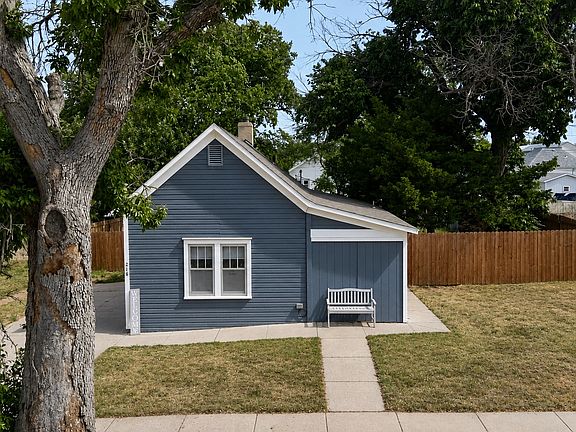 2nd image of 218 W Maple St