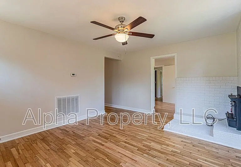 7 Pembroke Ln — Photo 3