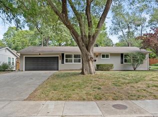 7721 Maple St, Prairie Village, KS 66208