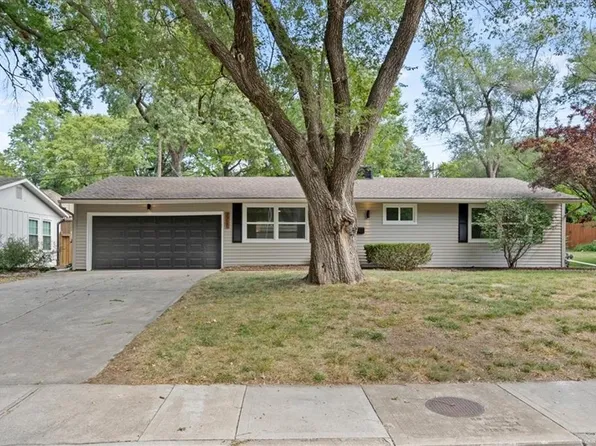 7721 Maple St, Prairie Village, KS 66208