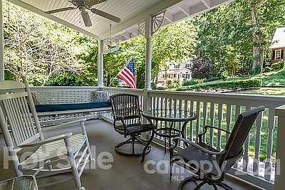 3rd image of 1025 Wellington Ct
