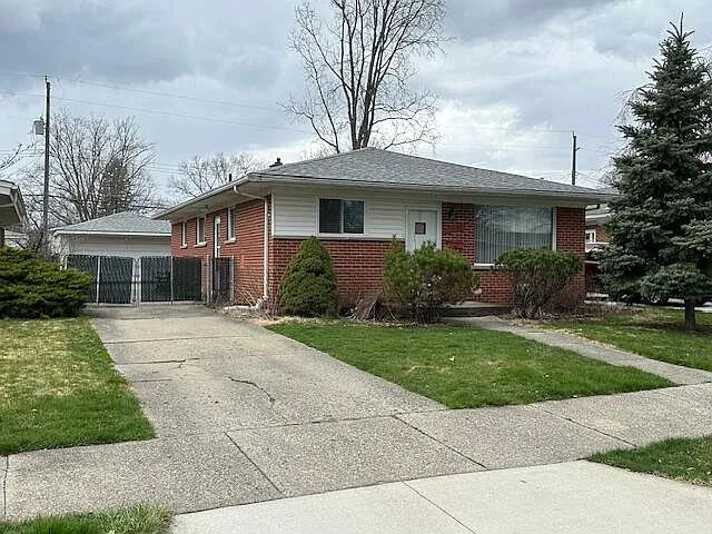 18547 Hillcrest St — Photo 3