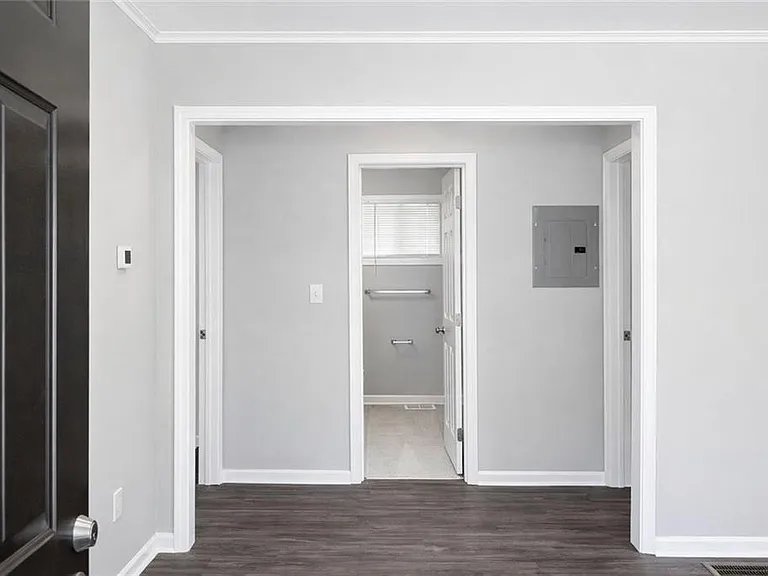 2146 Brookview Dr NE — Photo 2