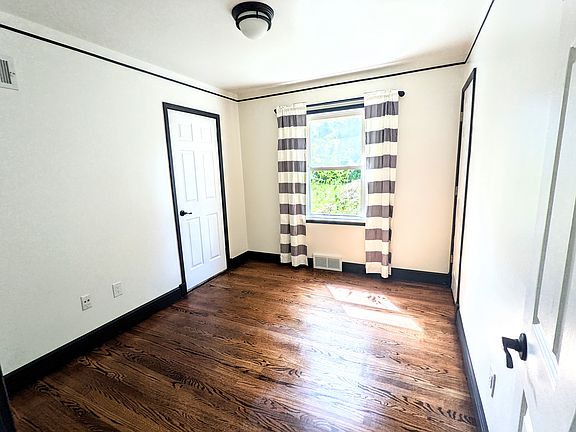 5th image of 14821 Arden St