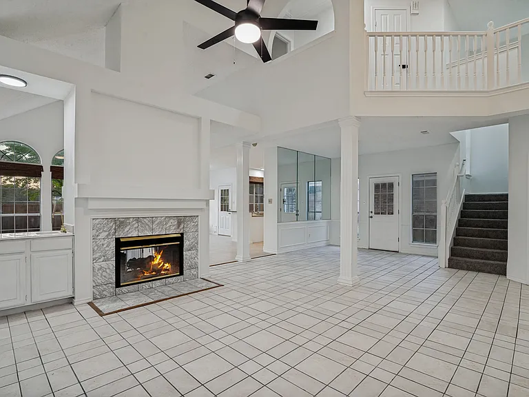 1333 Maywood Ct — Photo 9