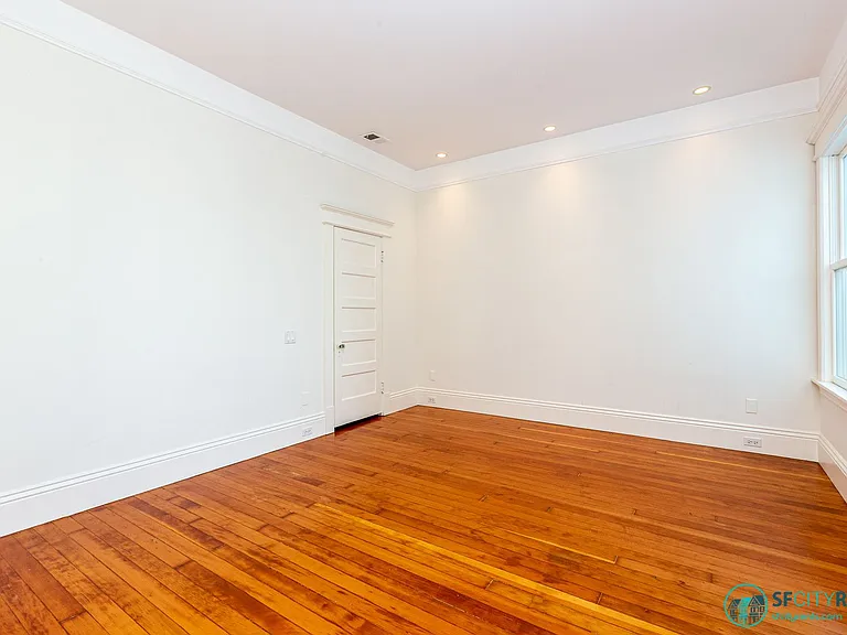 339 Texas St — Photo 36