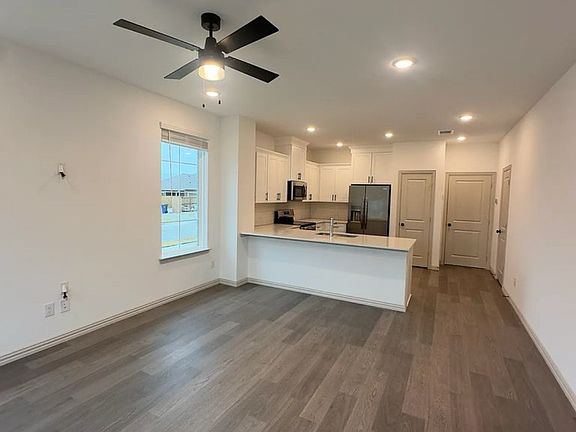 3rd image of 5374 Springlake Pkwy