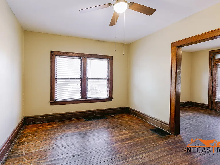1638 Indianola Ave — Photo 4