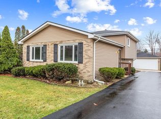 1032 Hermes Ave, Lemont, IL