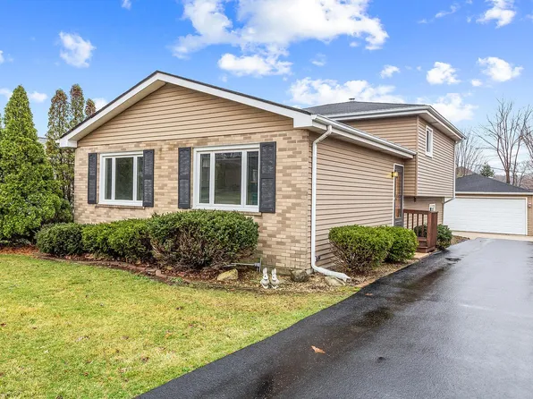 1032 Hermes Ave, Lemont, IL 60439