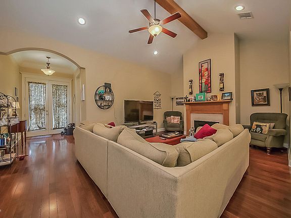 3rd image of 204 W Brentwood Blvd Unit 1