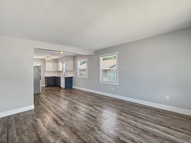 802 Bryant St SW — Photo 3