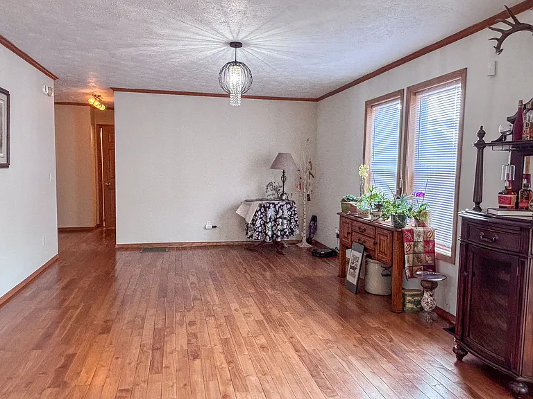 928 Jeremy St — Photo 6
