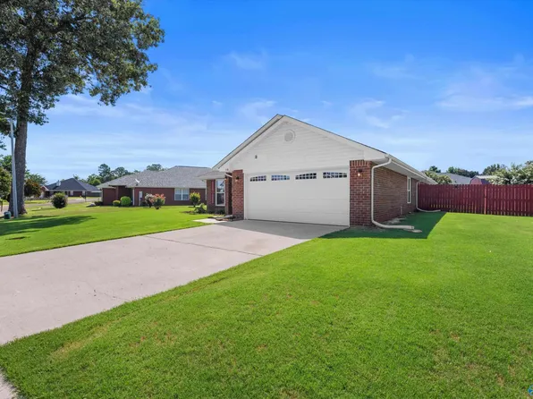 118 Herrick Dr SW, Huntsville, AL 35824