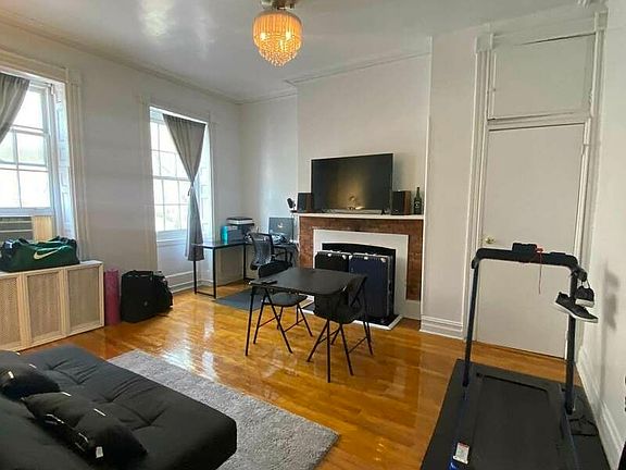 2nd image of 531 Hudson St #2