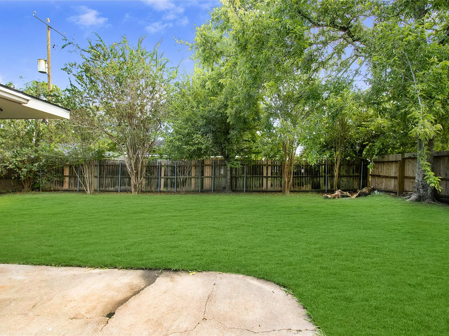 3 bed, 2.0 bath, 1434 sqft, $2,050 — Photo 4