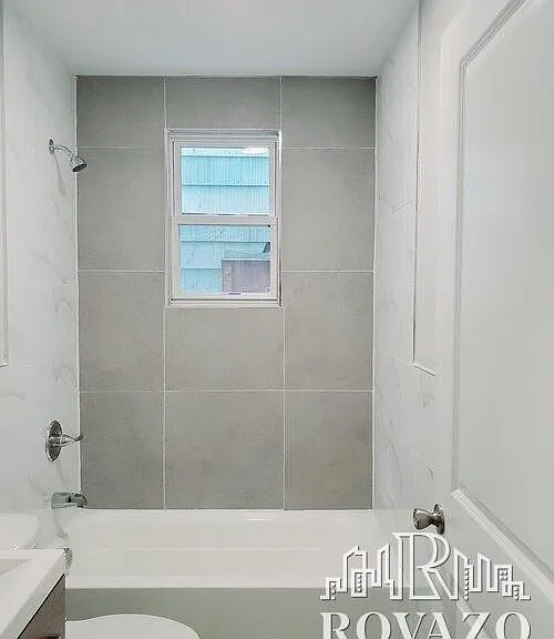 179 S 7th St #2A — Photo 3