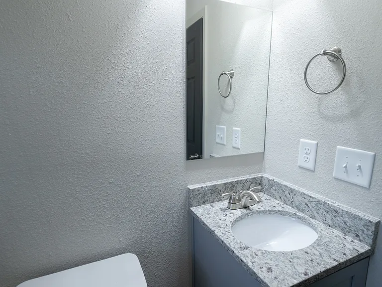 Eastside Crossing Apartments — Photo 26