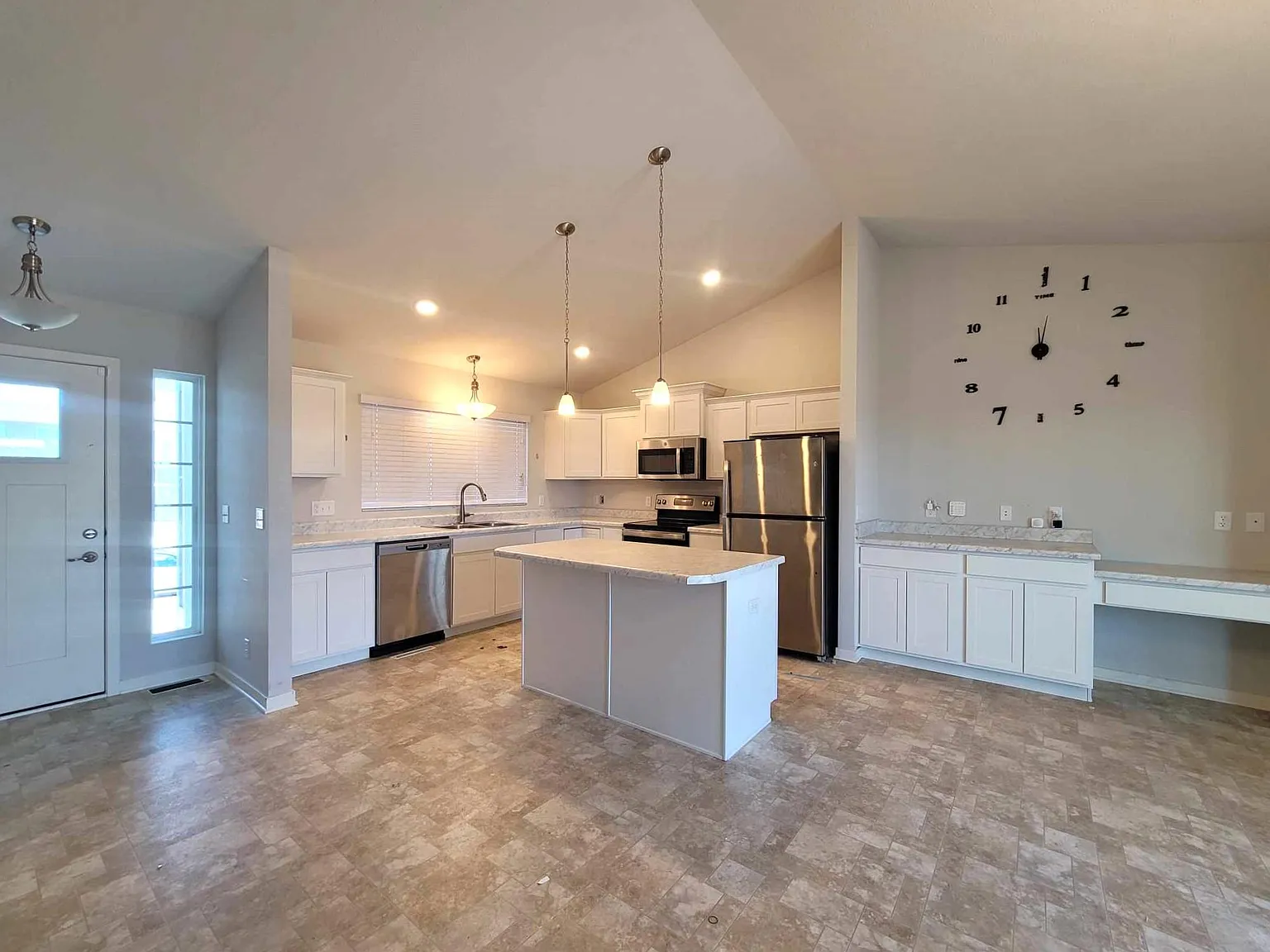 3 bed, 1944 sqft, $2,200 — Photo 3