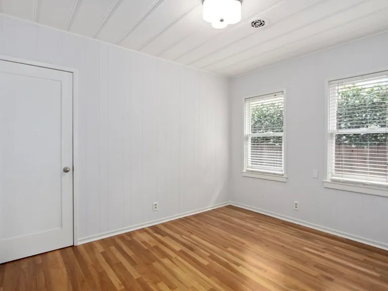 401 San Antonio Way — Photo 13