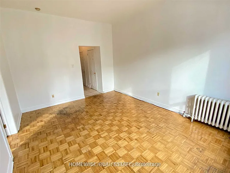 1582 Queen St W #1 — Photo 4