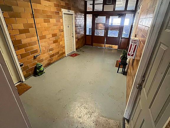 4th image of 425 N Church St