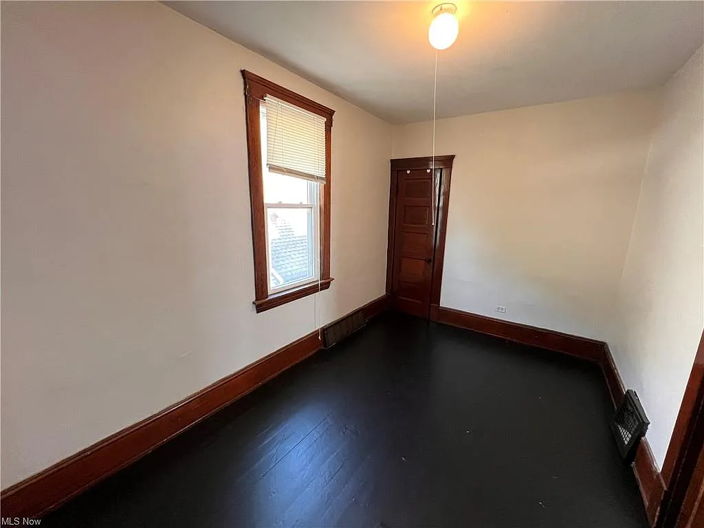 2 bed, 1500 sqft, $950 — Photo 3