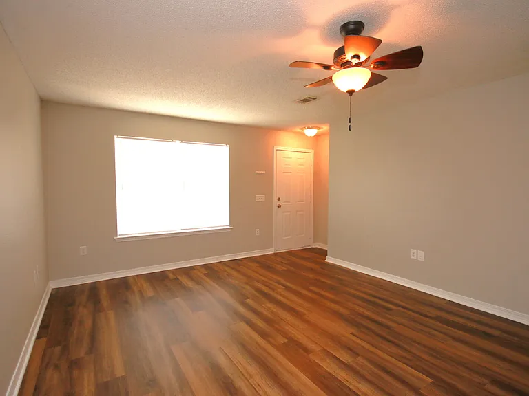1077 Antigua Cir — Photo 3