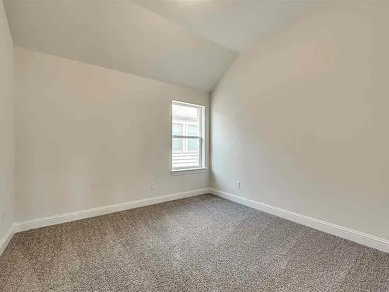 4737 Mulholland Dr — Photo 27