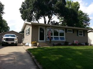 22 Ridge Dr, Decatur, IL 62521