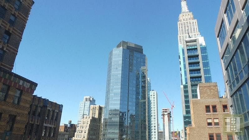 2nd image of 4 Park Ave APT 14V