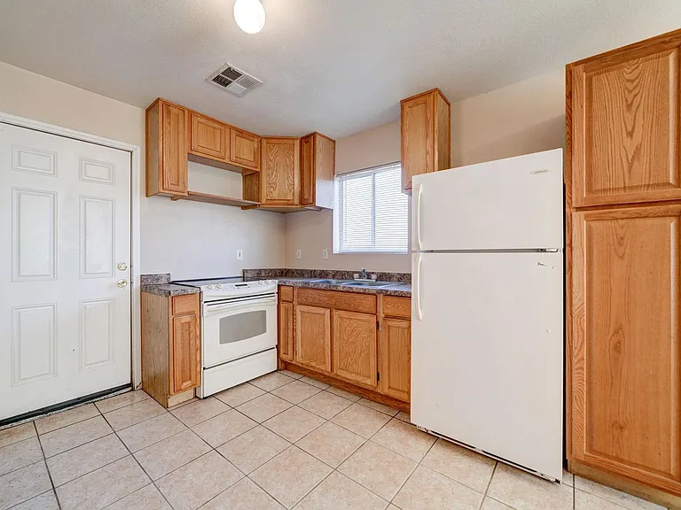108 N Adams St — Photo 8